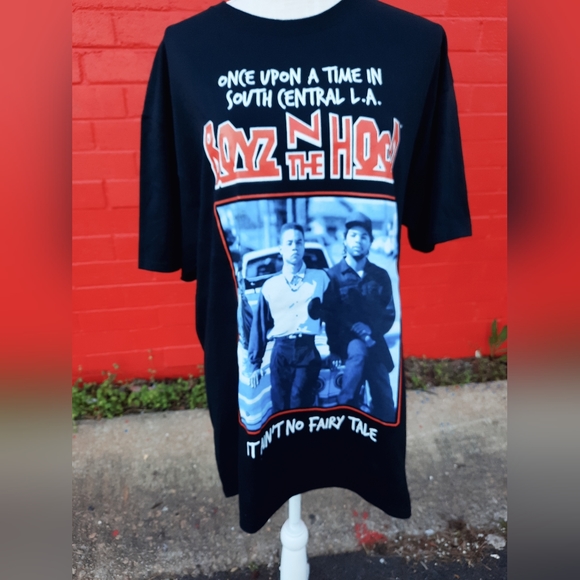 "BOYZ N the HOOD" t-shirt from a classic movie staple🎬 - Picture 4 of 6